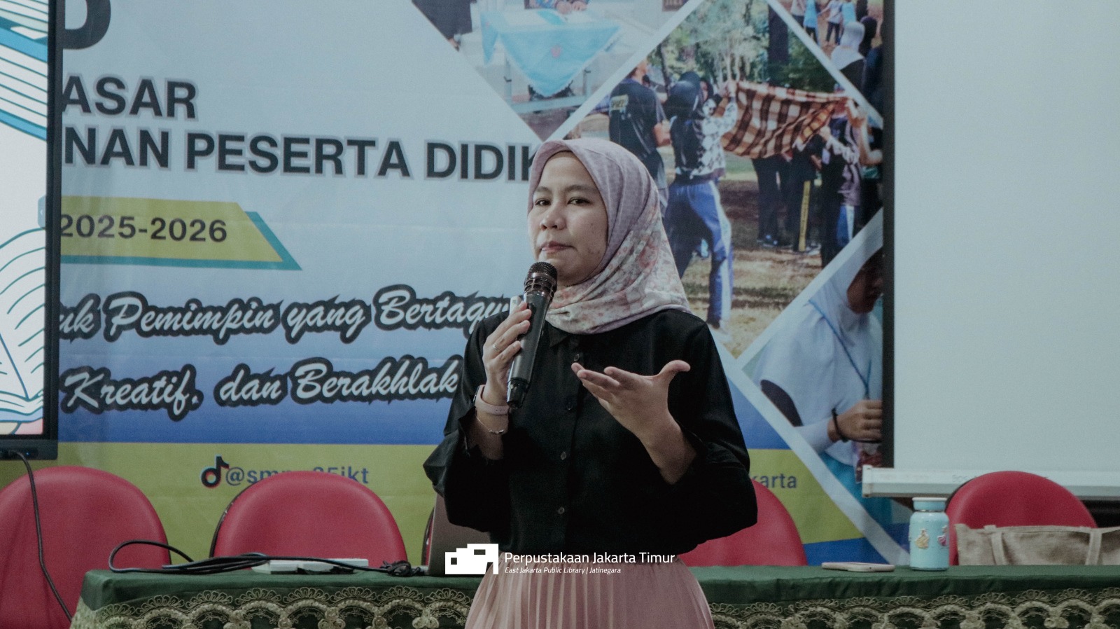Roadshow Workshop Membaca Ke SMP Negeri 25 Jakarta
